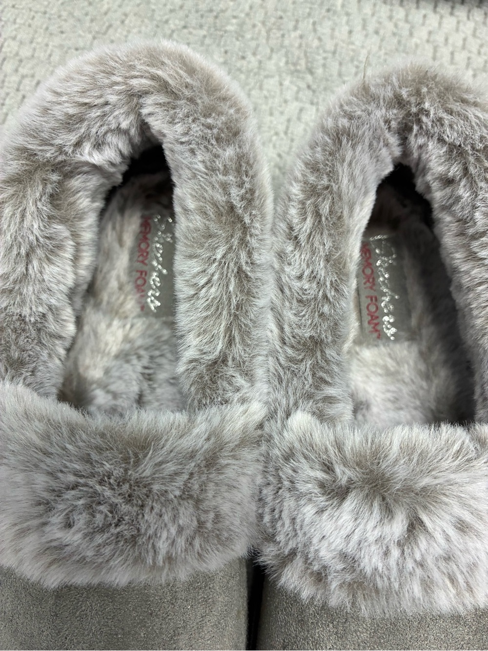 Sketchers Cozy Faux-Fur Lined Women's Slippers - Light Gray - Picture 2 of 5